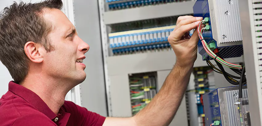 Offshore and Petroleum Facility Electrician in Gardner